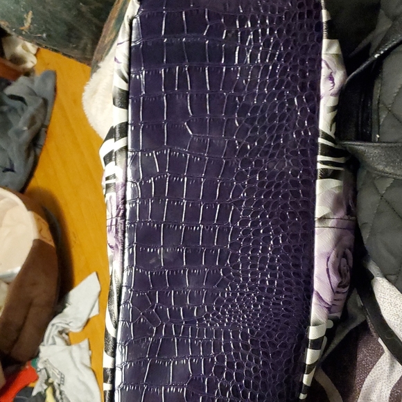 COPY - Women's fiorelli purse beautiful purple and black with purple roses mint… - Picture 5 of 5